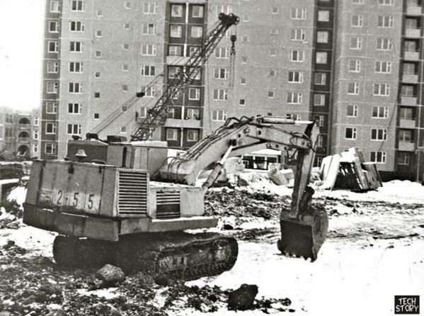 Гидравлический экскаватор на строительстве района Новокосино 1991г.