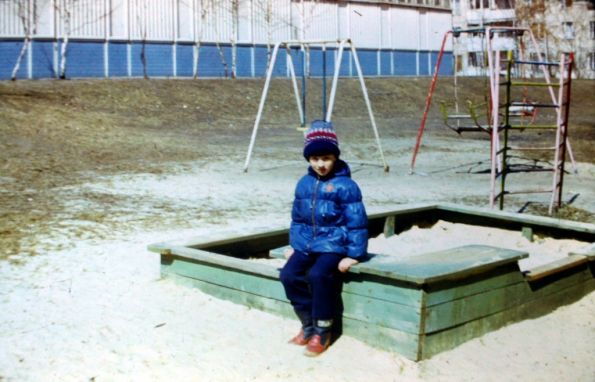 Косинская улица, 22. Детская площадка во дворе дома. 1988г.
