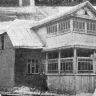 Глинобитный дом, построенный кустарным способом в пос. Владычино 1927г.
